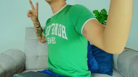 Snapshot of camilo_xcam chatting on 10.09.25 CAMILO online show from 10.09.25