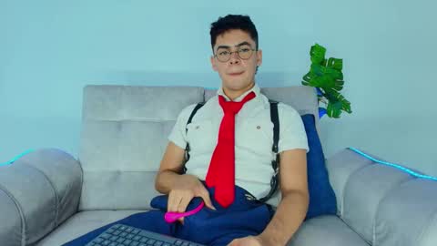 Snapshot of camilo_xcam chatting on 10.10.25 CAMILO online show from 10.10.25