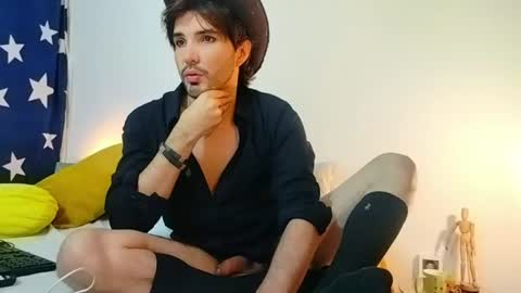 Snapshot of camilosaennz chatting on 06.17.26 camilo online show from 06.17.26
