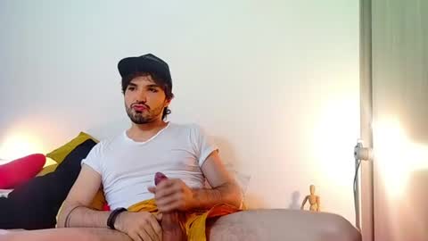 Snapshot of camilosaennz chatting on 06.18.26 camilo online show from 06.18.26