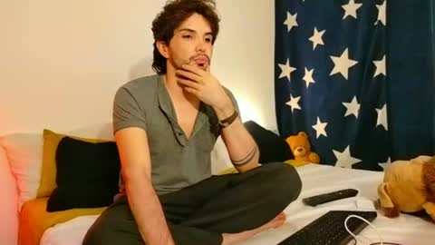 Snapshot of camilosaennz chatting on 06.24.26 camilo online show from 06.24.26