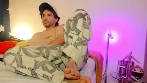 Snapshot of camilosaennz chatting on 07.14.26 camilo online show from 07.14.26