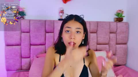 Snapshot of camiluxe chatting on 10.17.25 camiluxe online show from 10.17.25