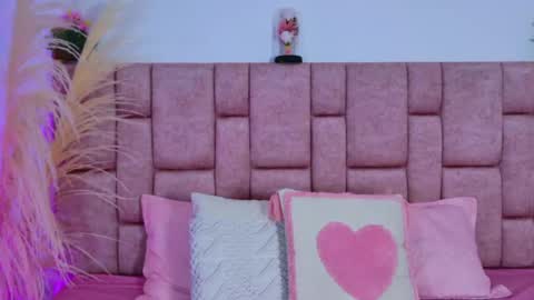 Snapshot of camiluxe chatting on 12.20.25 camiluxe online show from 12.20.25