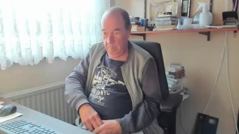 Snapshot of cammee chatting on 12.02.24 Cammee online show from 12.02.24