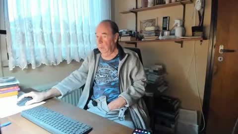 Snapshot of cammee chatting on 12.29.24 Cammee online show from 12.29.24