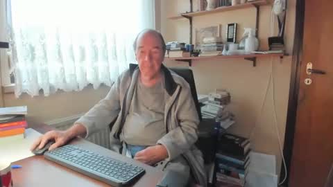 Snapshot of cammee chatting on 01.05.25 Cammee online show from 01.05.25