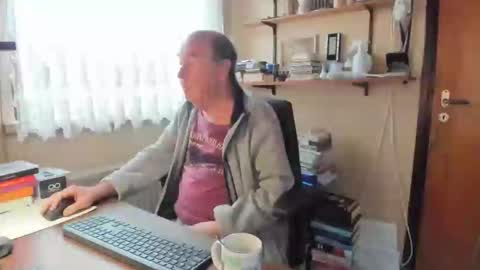 Snapshot of cammee chatting on 01.30.25 Cammee online show from 01.30.25