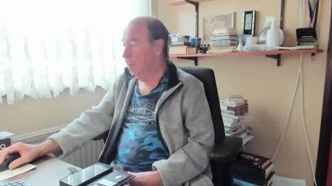 Snapshot of cammee chatting on 02.04.25 Cammee online show from 02.04.25