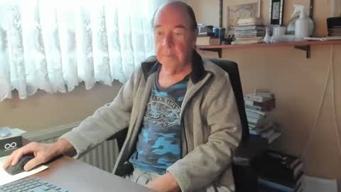 Snapshot of cammee chatting on 02.08.25 Cammee online show from 02.08.25