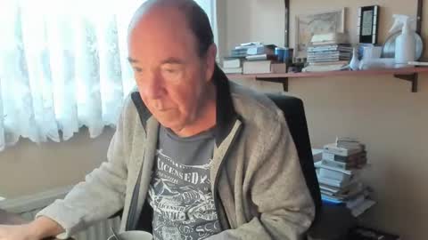 Snapshot of cammee chatting on 02.13.25 Cammee online show from 02.13.25