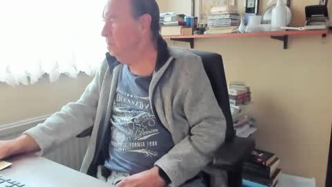 Snapshot of cammee chatting on 02.14.25 Cammee online show from 02.14.25