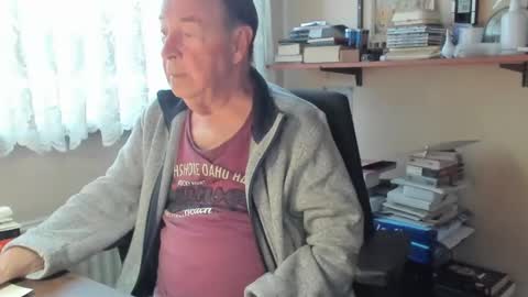 Snapshot of cammee chatting on 02.24.25 Cammee online show from 02.24.25