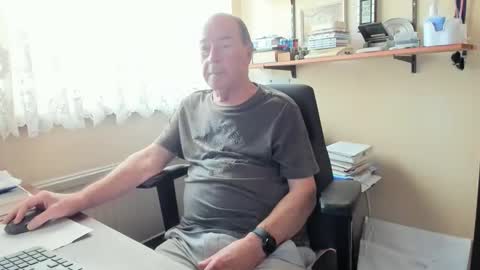 Snapshot of cammee chatting on 12.01.25 Cammee online show from 12.01.25