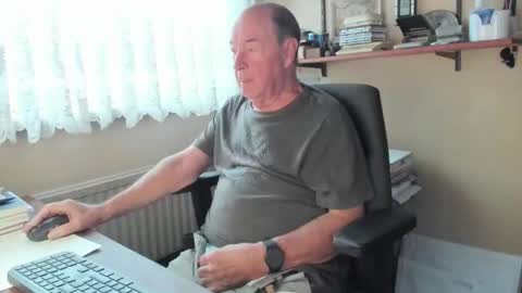 Snapshot of cammee chatting on 12.02.25 Cammee online show from 12.02.25