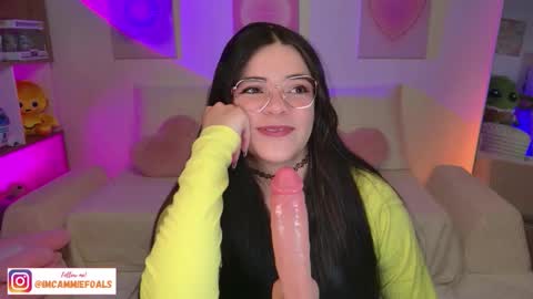   Lets reach 200 thumbs up  online show from 12.19.25