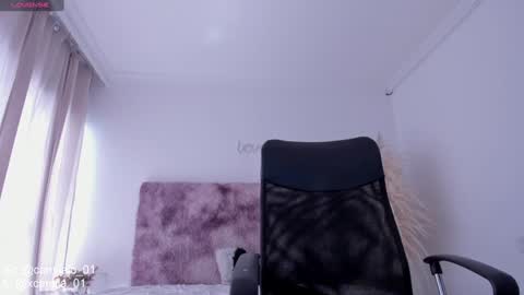 Laura Camila online show from 01.07.25