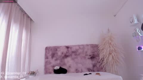 Laura Camila online show from 01.12.25