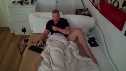 Snapshot of camunication chatting on 03.09.25 camunication online show from 03.09.25