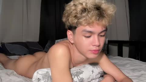 Snapshot of camwithethan chatting on 04.12.26 Ethan online show from 04.12.26