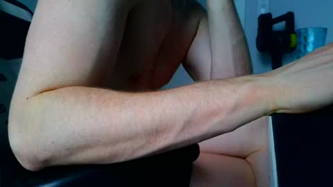 Snapshot of canadianstud18 chatting on 06.18.26 Devon online show from 06.18.26