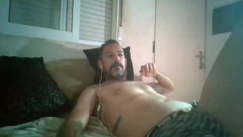 Snapshot of canary_braun chatting on 10.22.25 canary_braun online show from 10.22.25