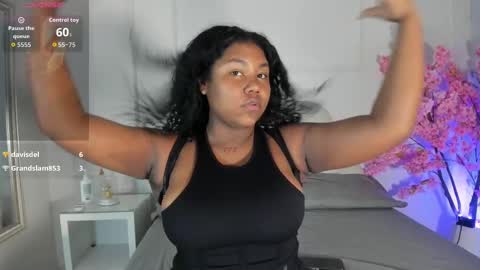 Snapshot of candaceowens chatting on 10.08.25 candaceowens online show from 10.08.25