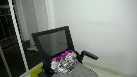 Snapshot of candacesxhot chatting on 02.02.25 cumorsmooke online show from 02.02.25