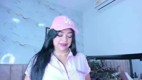 Snapshot of candicewayne chatting on 06.18.26 CANDICE WAYNE online show from 06.18.26