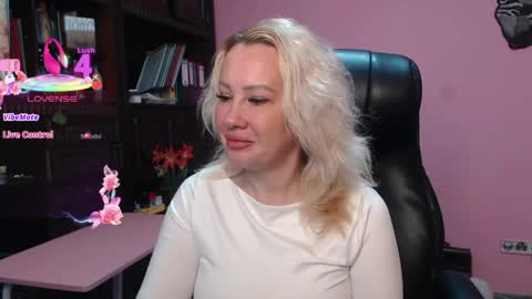 Snapshot of candy_hellenx chatting on 04.17.26 candy_hellenx online show from 04.17.26