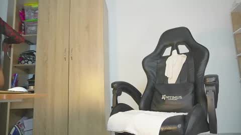 Nickol online show from 04.19.26