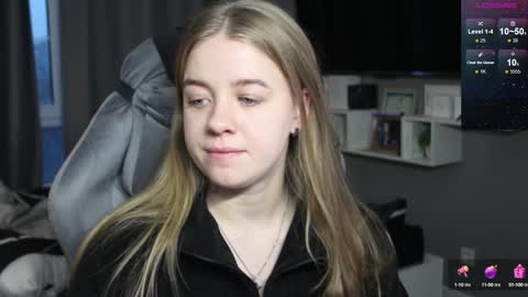 Snapshot of candy_meggie chatting on 12.03.24 Megan online show from 12.03.24