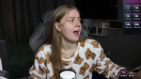 Snapshot of candy_meggie chatting on 12.24.24 Megan online show from 12.24.24