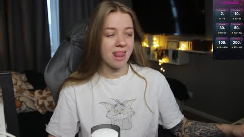 Snapshot of candy_meggie chatting on 01.02.25 Megan online show from 01.02.25