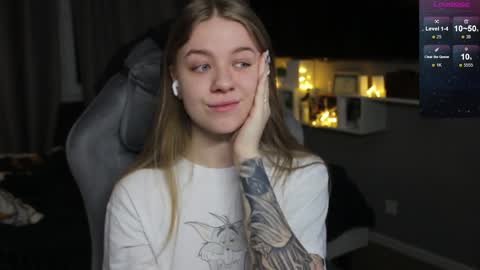 Snapshot of candy_meggie chatting on 01.15.25 Megan online show from 01.15.25