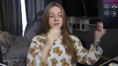 Snapshot of candy_meggie chatting on 01.21.25 Megan online show from 01.21.25