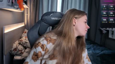 Snapshot of candy_meggie chatting on 02.06.25 Megan online show from 02.06.25