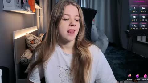 Snapshot of candy_meggie chatting on 02.11.25 Megan online show from 02.11.25