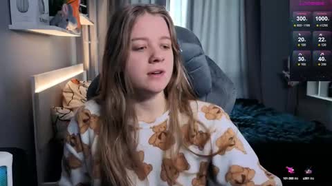 Snapshot of candy_meggie chatting on 03.10.25 Megan online show from 03.10.25