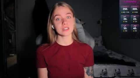 Snapshot of candy_meggie chatting on 09.19.25 Megan online show from 09.19.25