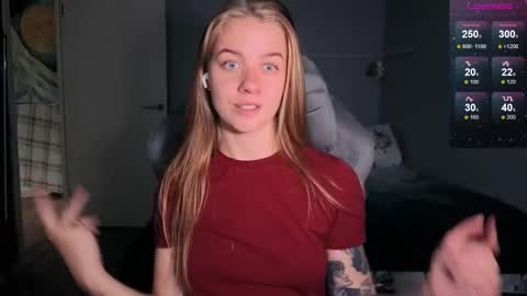 Snapshot of candy_meggie chatting on 09.20.25 Megan online show from 09.20.25