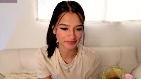 Snapshot of candy_mei chatting on 11.27.25 Candy online show from 11.27.25