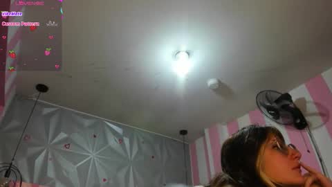 Snapshot of candy_morgan412 chatting on 11.23.25 Ania online show from 11.23.25