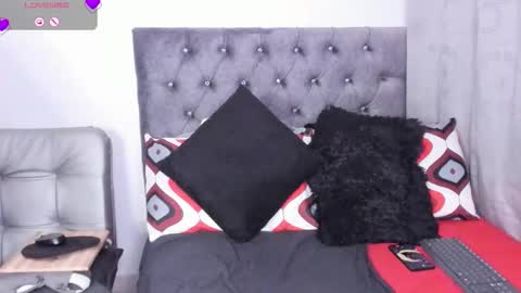 YECENIA - online show from 10.18.25