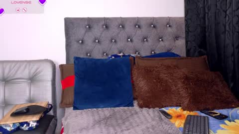 YECENIA - online show from 04.15.26