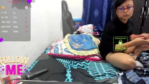 Snapshot of candy_val chatting on 10.17.25 candy_val online show from 10.17.25