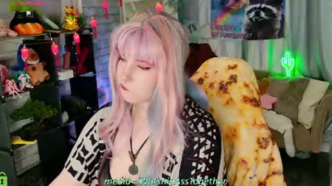 Snapshot of candy_yeahh chatting on 07.08.26 Mary online show from 07.08.26