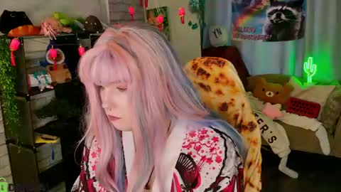 Snapshot of candy_yeahh chatting on 07.17.26 Mary online show from 07.17.26