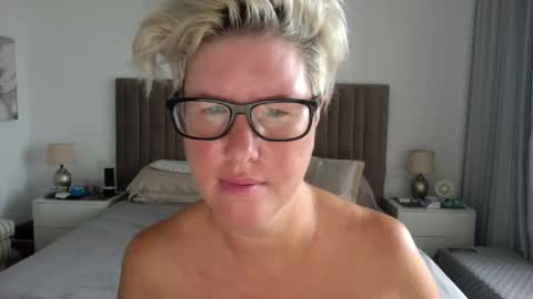 Snapshot of candycumslut69 chatting on 10.08.25 Candycumslut69 online show from 10.08.25