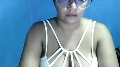 Snapshot of candyflowerlub chatting on 10.18.25 candyflowerlub online show from 10.18.25